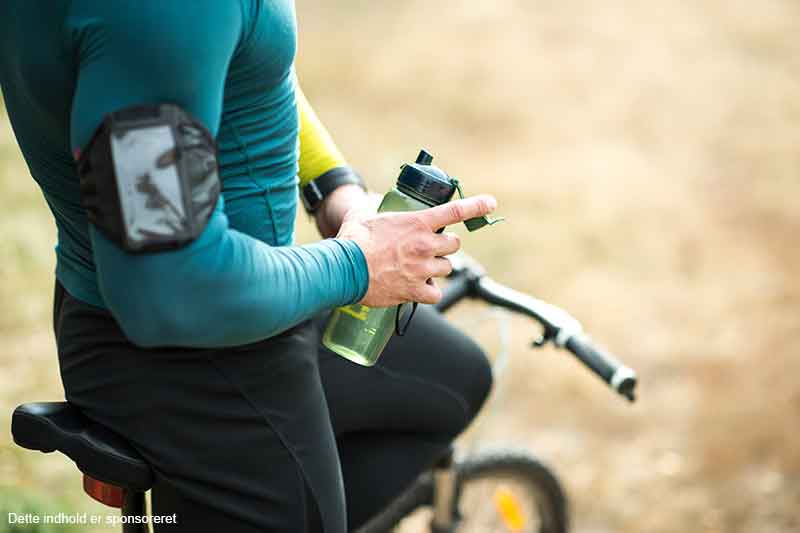 Vand på cykelturen – hvad skal man drikke og hvor meget?